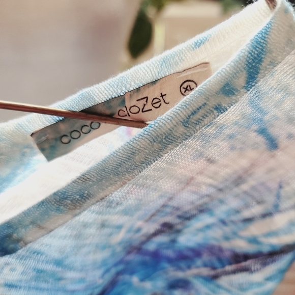 COCO CLOSET PEACOCK TOP XL - Picture 2 of 2